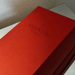Never worn before Valentino Pointed flats
